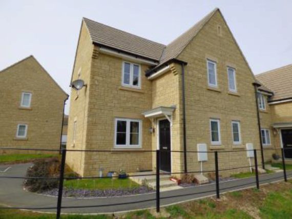 2 Bedroom End of Ter...